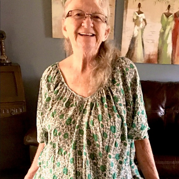 Meet Your Posher, Tiff - Picture 13 of 16